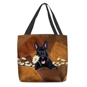 Scottish Terrier Holding Daisy All Over Printed Tote Bag
