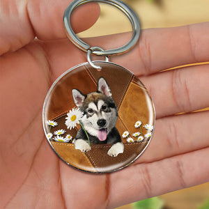 Alaskan Malamute Holding Daisy-Round Resin Epoxy Metal Keychain