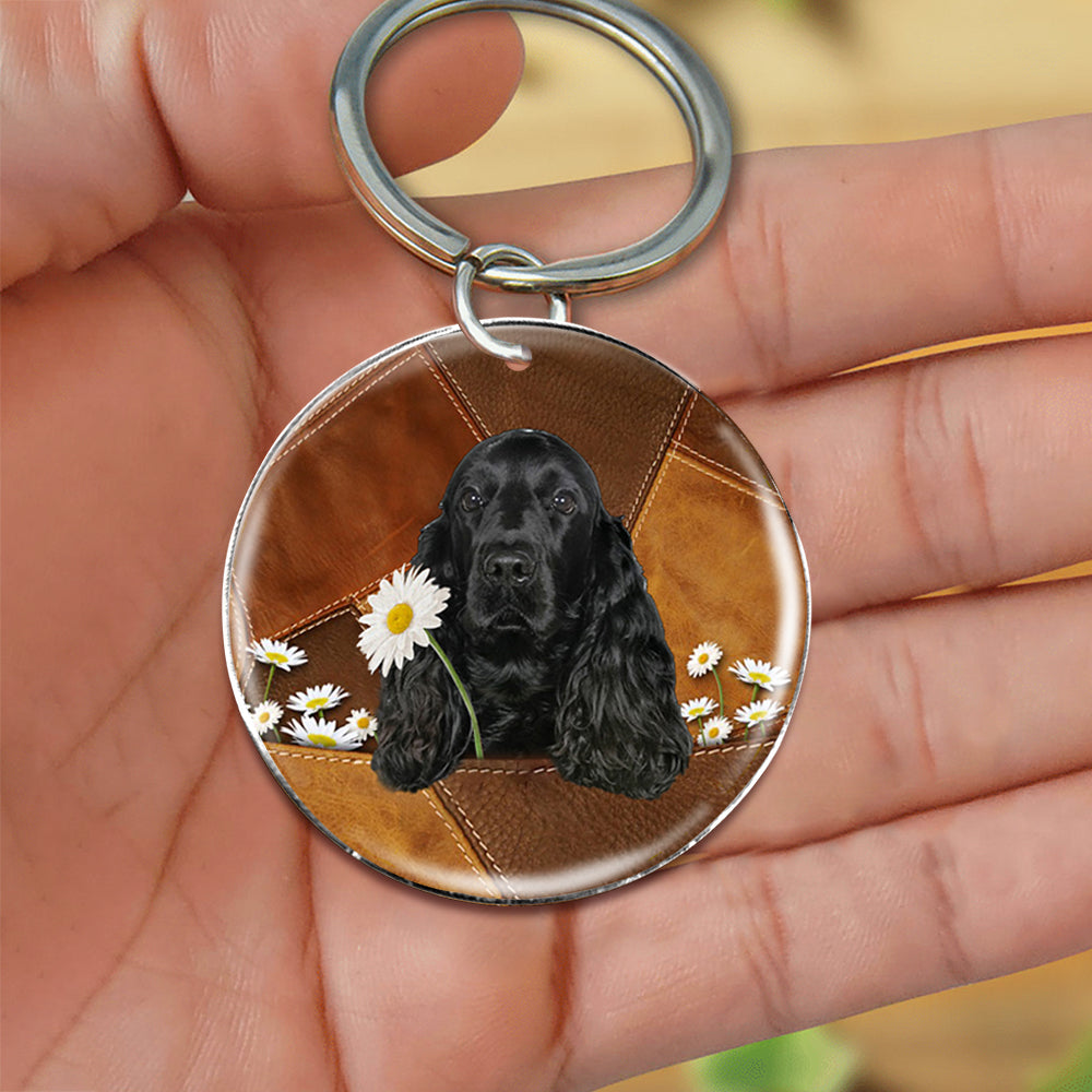 Black Cocker Spaniel Mountain Holding Daisy-Round Resin Epoxy Metal Keychain