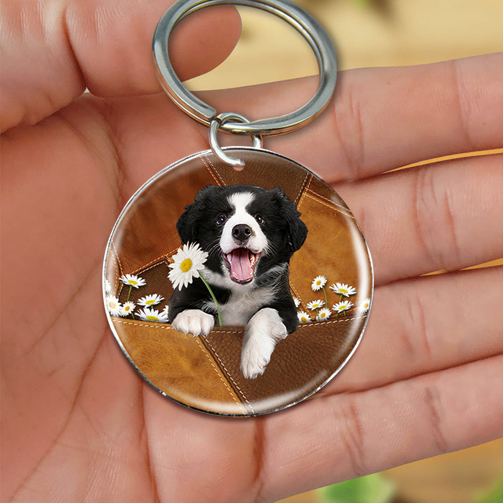 Border Collie02 Mountain Holding Daisy-Round Resin Epoxy Metal Keychain