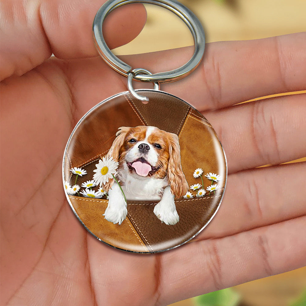Cavalier King Charles Spaniel 03 Holding Daisy-Round Resin Epoxy Metal Keychain