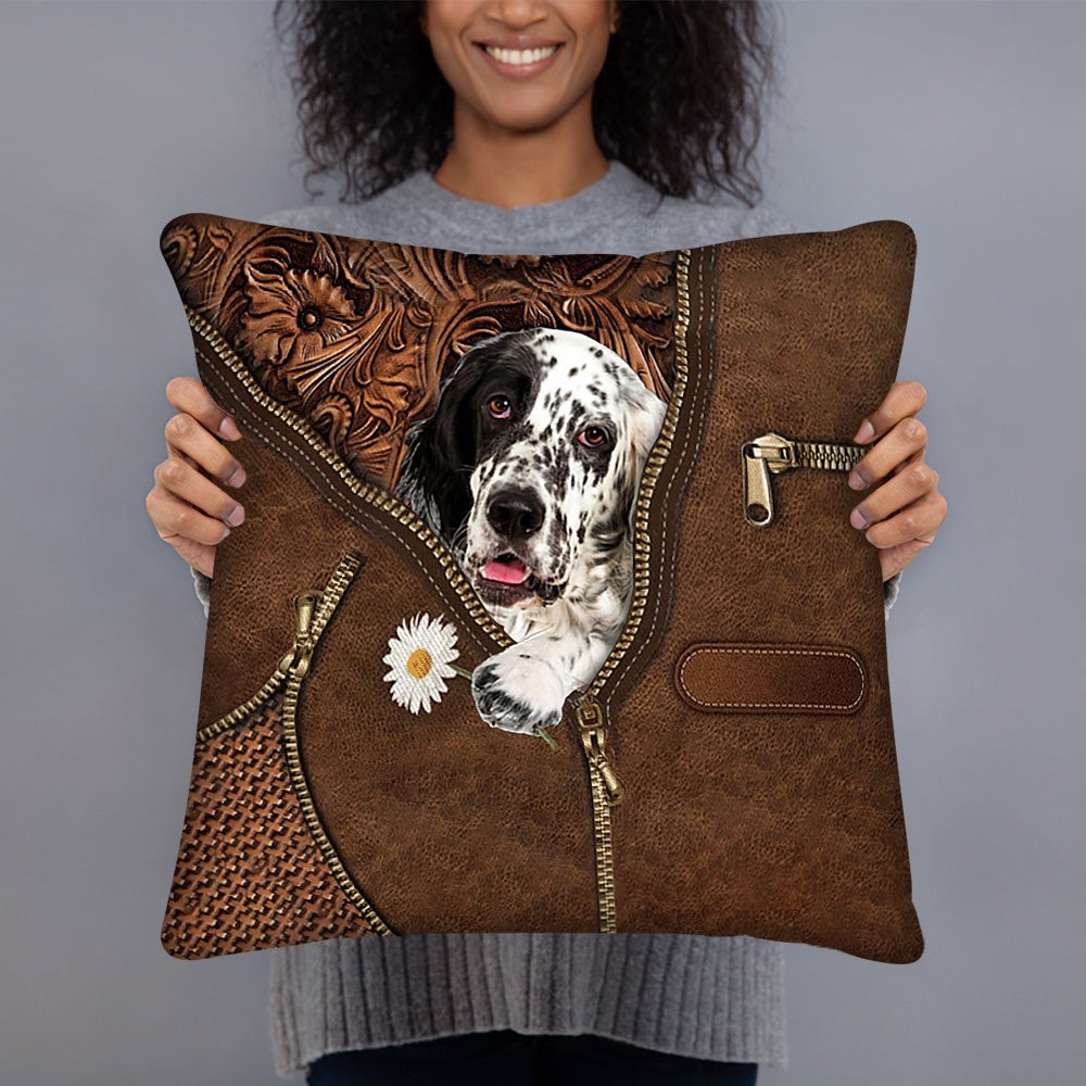 English Setter Holding Daisy Pillow Case