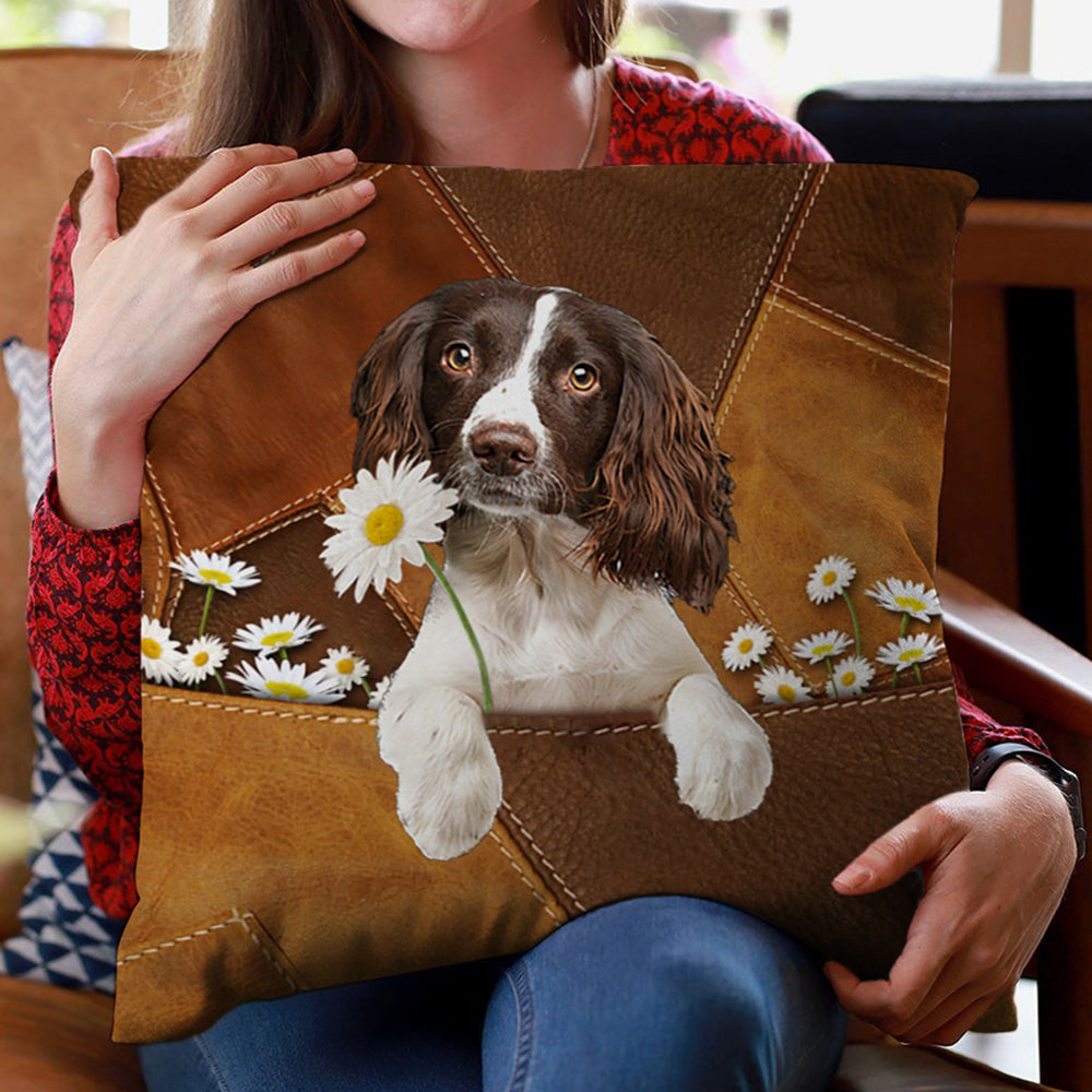 English Springer Spaniel Holding Daisy Pillow Case