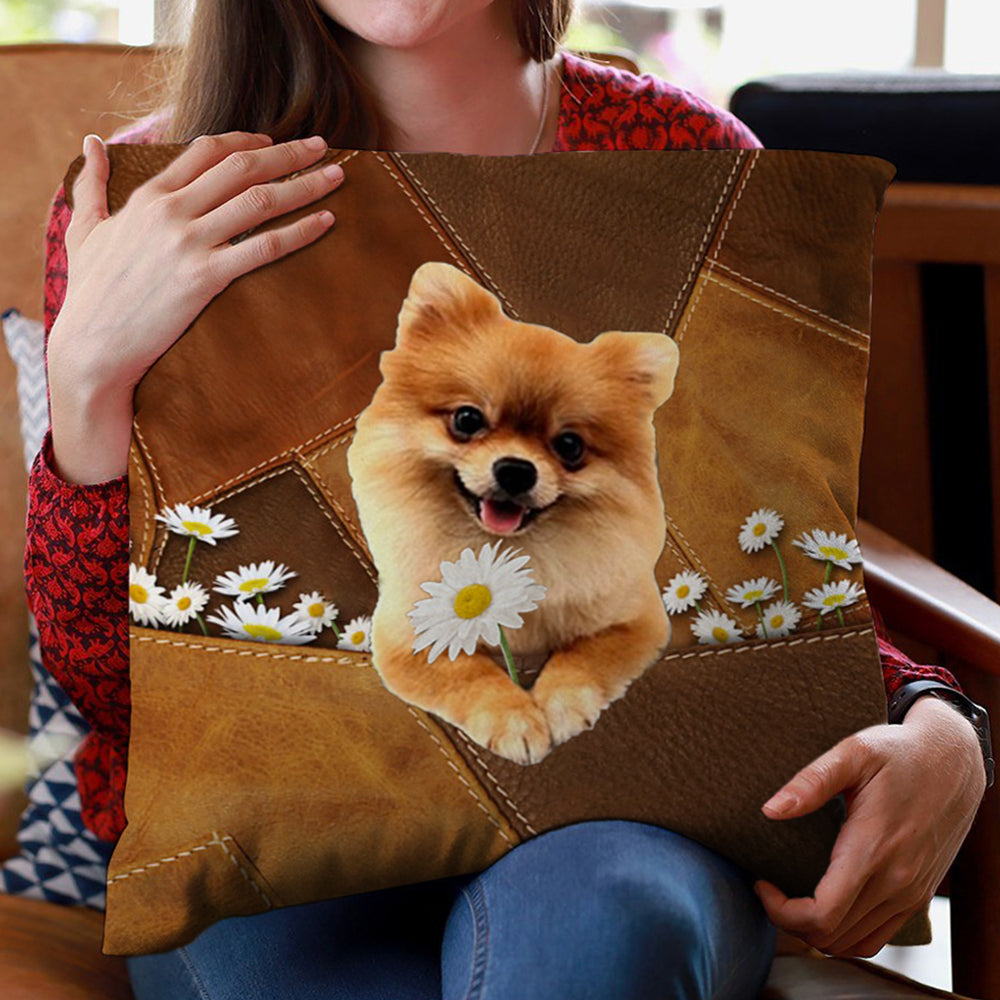 Pomeranian Holding Daisy Pillow Case