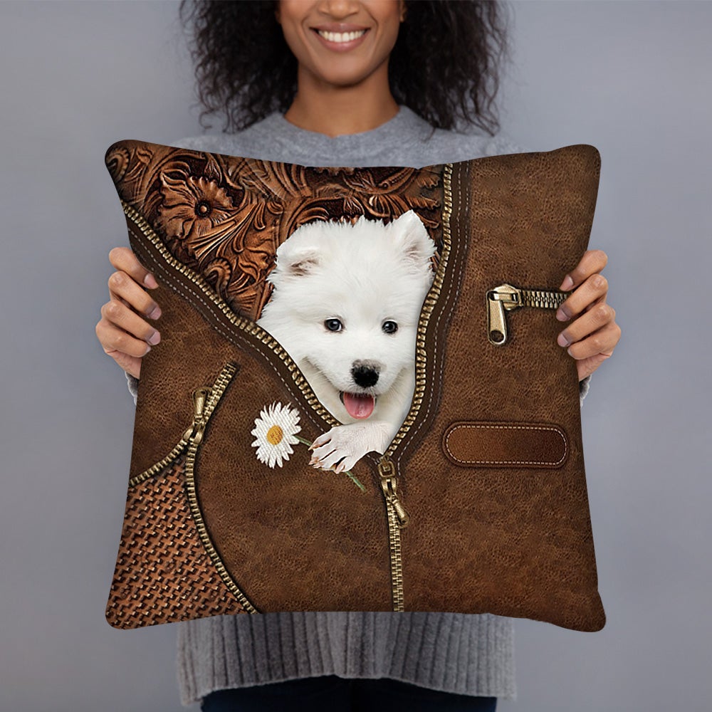 Samoyed Holding Daisy Pillow Case
