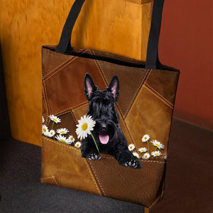 Scottish Terrier Holding Daisy All Over Printed Tote Bag