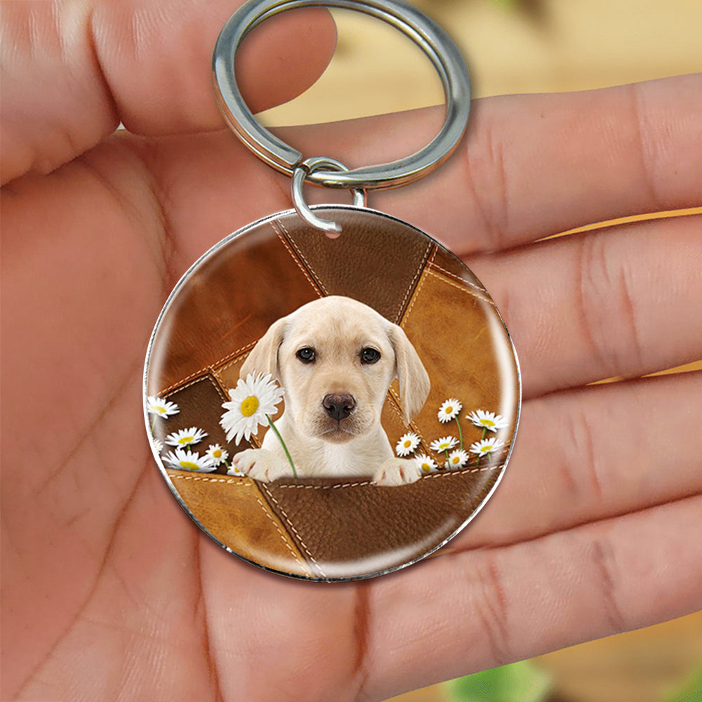 Yellow Labrador Holding Daisy-Round Resin Epoxy Metal Keychain